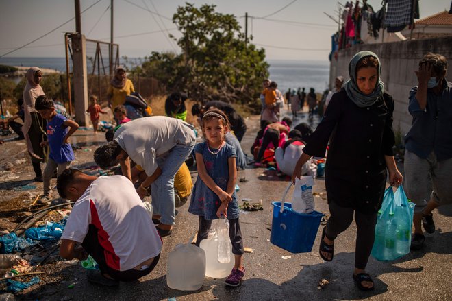 Nov solidarnostni mehanizem za upravljanje migracij naj bi bil prožen, odziven in prilagojen položaju. FOTO: Angelos Tzortzinis/AFP