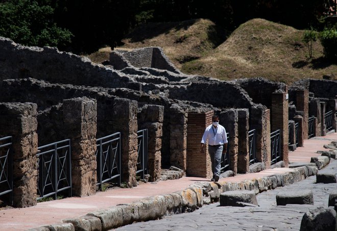 V slovenski zahodni sosedi so v zadnjih 24 urah potrdili 1907 okužb z novim koronavirusom. FOTO: Tiziana Fabi/AFP