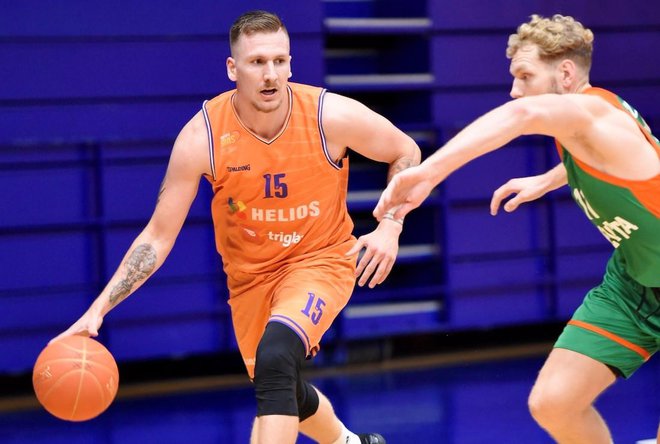 Gregor Hrovat (levo) je pred dnevi odigral za Domžalčane pripravljalno tekmo s Cedevito Olimpijo, a se hitro poslovil. FOTO: Helios Suns