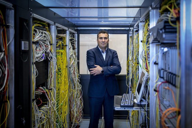 Po naših projekcijah se bo mobilni IKT trg pri razvoju pretežno naslonil na tehnologijo 5G in bo sestavljen iz treh ključnih stebrov: množičnega interneta stvari, kampus omrežij in javne varnosti, pravi član uprave Telekoma Slovenije Matjaž Beričič. FOTO: Voranc Vogel/Delo