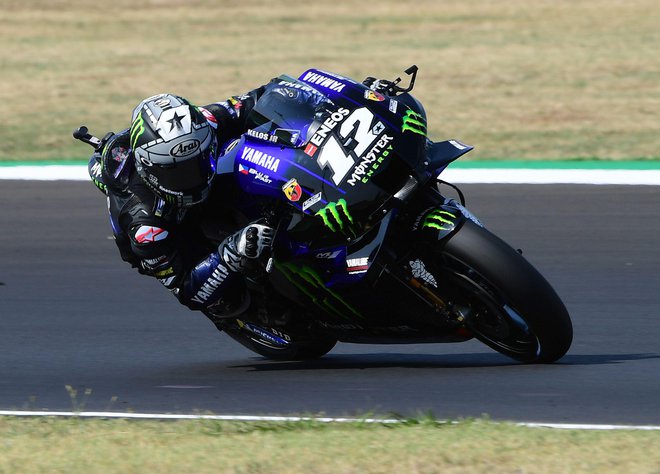 Maverick Viñales je v svojo korist odločil dirko za veliko nagrado Emilije Romanje. FOTO: Jennifer Lorenzini/Reuters