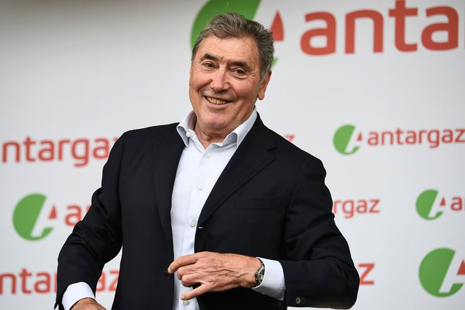Legendarni Eddy Merckx ve, zakaj Primož Roglič na Elizejskih poljanah ni vozil v rumeni majici. FOTO: Anne-Christine Poujoulat/AFP