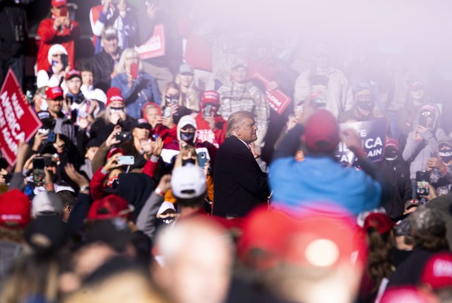 Predsednik Donald Trump med podporniki v Minnesoti. Foto Stephen Maturen/AFP