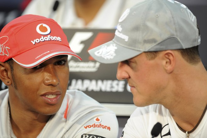 Lewis Hamilton (levo) si na začetku svoje kariere v formuli 1 niti v sanjah ni upal pomisliti, da bo kdaj ujel Michaela Schumacherja. FOTO: Reuters
