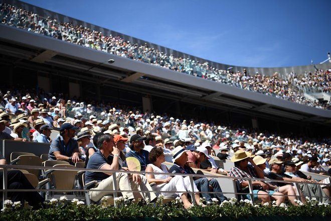 Na tribunah Roland Garrosa se letos ne bo trglo gledalcev. FOTO: Anne-christine Poujoulat/AFP
