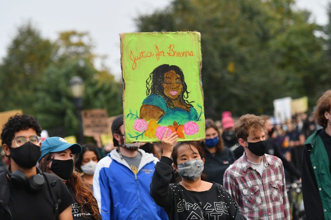 Demonstracije zaradi smrti Breonne Taylor v Brooklynu. FOTO: Angela Weiss/AFP