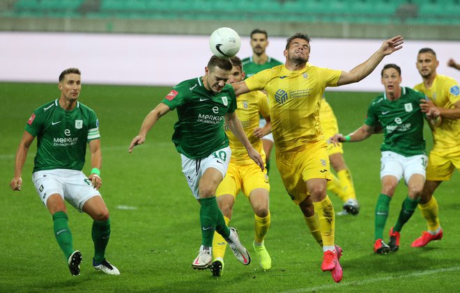 Olimpija je po učinkovitem uvodu na koncu trepetala in le prišla do prve prvenstvene zmage. FOTO: Jože Suhadolnik/Delo