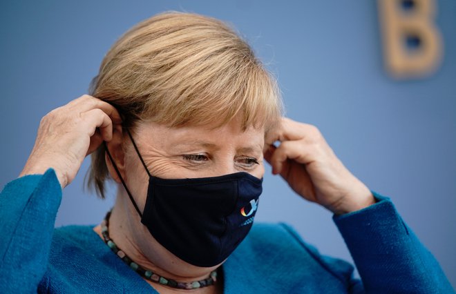 Kanclerka Angela Merkel ne bo dovolina, da bi primer Navalni utonil v pozabo. FOTO: Michael Kappeler/ Afp