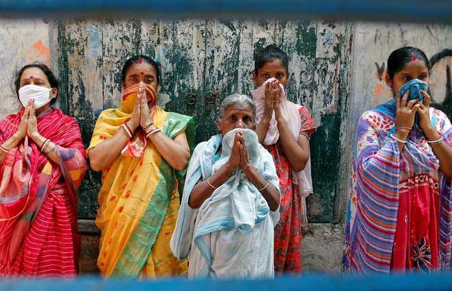 Na žalost ni dileme o posledicah pandemije, ki zadevajo otroke v indijskih vaseh. FOTO: Rupak De Chowdhuri/Reuters