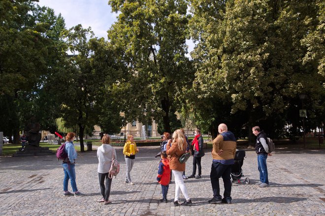 Teme sprehodov so tako pisane in raznolike, kot je pisano in raznoliko mesto, ki se ga sicer (neupravičeno) drži sloves sivega odtenka, pravijo pri Rajzefibru. FOTO: Jan Dolar