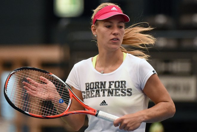 Razočaranju Angelique Kerber in njenih številnih privržencev v Nemčiji po porazu s Kajo Juvan ni bilo konca. FOTO: Hendrik Schmidt/AFP