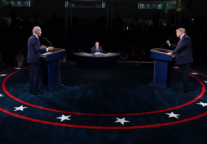 Donald Trump in Joe Biden se bosta soočila še dvakrat. FOTO: Olivier Douliery/Afp