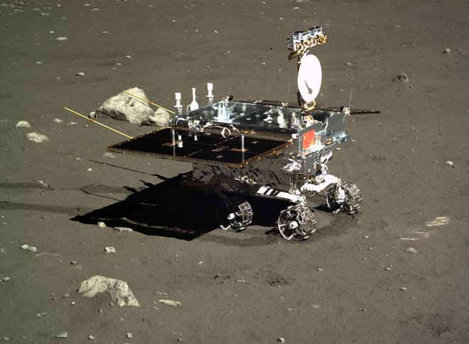 Rover Yutu, kakor ga je posnel pristajalnik Chang&#39;e 3.&nbsp;FOTO:&nbsp; NAOC (Kitajski nacionalni astronomski observatorij)