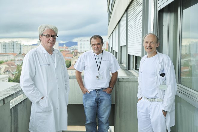 Univerzitetna medicina, matica, iz katere vse izhaja, je ogrožena, menijo dr. Zlatko Fras, dr. Samo Zver in dr. Aleš Blinc. Foto Jože Suhadolnik