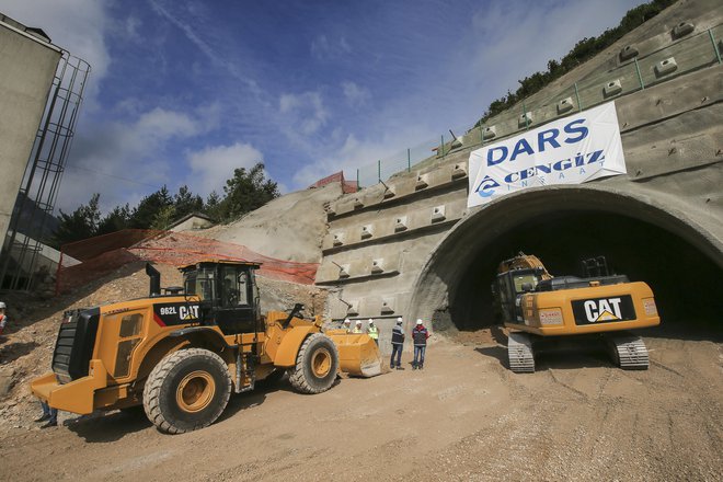 Največji javni naročnik je letos Dars, največ javnega denarja pa je bilo dodeljeno Cengizu. Foto Jože Suhadolnik