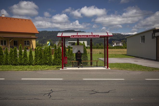 Dvojezične table v okolici Celovca. Foto: Voranc Vogel/delo