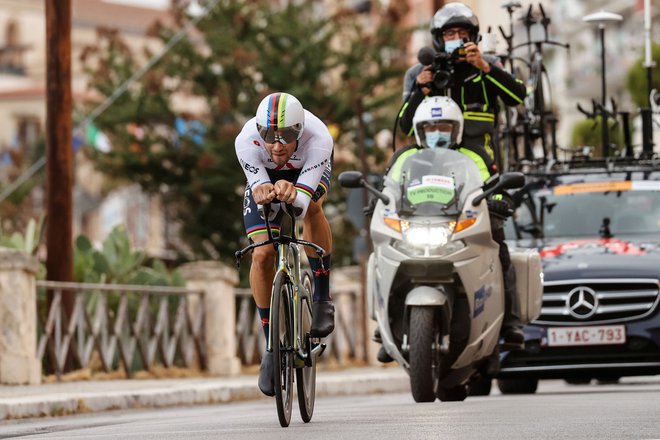 Filippo Ganna je v uvodni vožnji na čas dosegel povprečno hitrost 58,831 km/h. FOTO: Luca Bettini/AFP