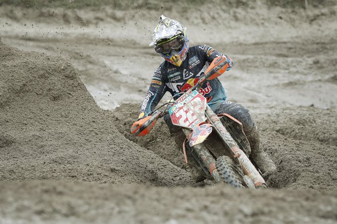 Tony Cairoli je v drugi vožnji izkoristil napako Gajserja. FOTO: Leon Vidic