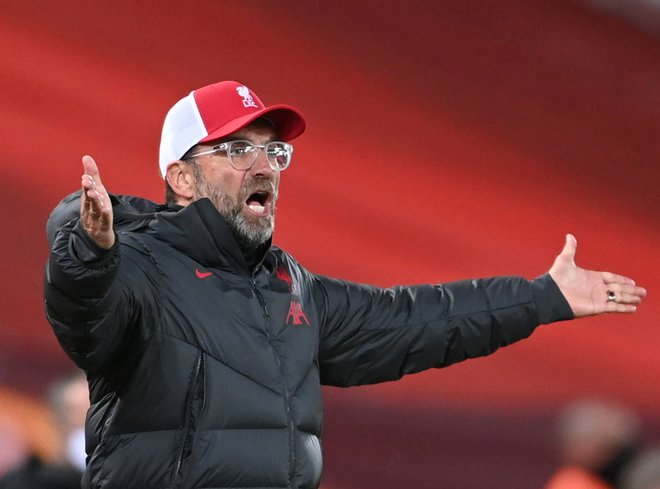 Jürgen Klopp ni mogel verjeti, kaj se dogaja na igrišču. FOTO: Laurence Griffiths/Reuters