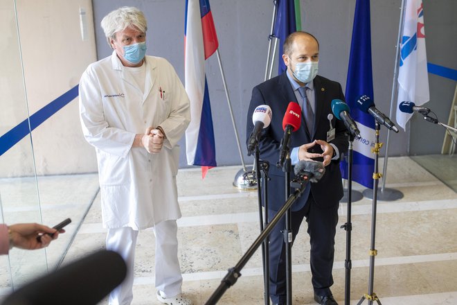 Generalni direktor UKC Ljubljana Janez Poklukar je povedal, da so dosegli zgornjo mejo načrtovanih zmogljivosti v primeru epidemije. FOTO: Voranc Vogel/Delo