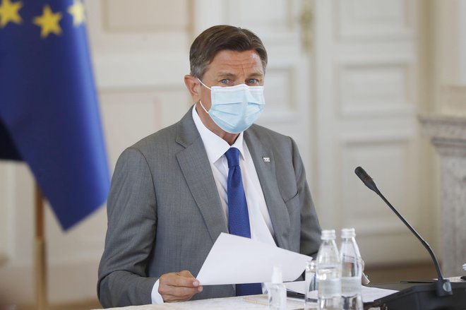 Pahor je v DZ posredoval kandidaturi Arjane Brezigar Masten in Anžeta Erbežnika za članico sveta Banke Slovenije oziroma za ustavnega sodnika. FOTO: Leon Vidic/Delo