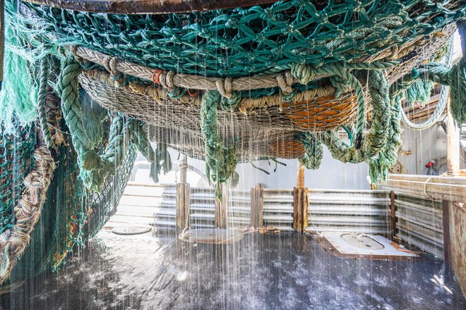 Plastično ogrodje Ocean Edition Chipola je narejeno iz zavrženih ribiških mrež, ki zaradi svoje sestave in oblike predstavljajo večji del težav s plastiko v oceanih. FOTO: Arhiv podjetja Chipolo