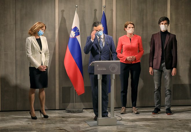 Zavezništvo za demokratični preporod Slovenije ali koalicija ustavnega loka? Preden bi lahko uveljavili katerega od teh dveh konceptov, bi voditelji opozicije potrebovali še sedem &shy;poslanskih glasov podpore. Foto Robert Balen/Večer