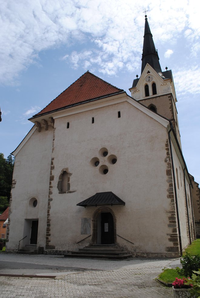 O slovesu tega slikovitega kraja govori tudi župnijska cerkev sv. Nikolaja. FOTO: Veronika Sorokin