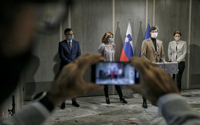 Izhodišče za povezovanje je pobuda Koalicija ustavnega loka, ki jo je nanje naslovil ekonomist Jože P. Damijan. FOTO: Blaž Samec/Delo