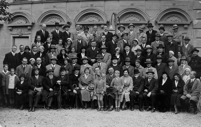Koroški Slovenci, poplebiscitni begunci, na ustanovnem zboru Kluba koroških Slovencev 14. oktobra 1928 v Celju Foto arhiv Kluba koroških Slovencev