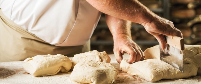 Predelanim izdelkom se je težko popolnoma izogniti. FOTO: SPAR