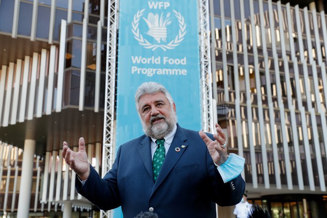 WFP je po utemeljitvi norveškega Nobelovega odbora &raquo;vodilna humanitarna organizacija&laquo;. Na fotografiji namestnik izvršnega direktorja organizacije <strong>Amir Abdulla </strong>po razglasitvi nagrade. FOTO: Reuters