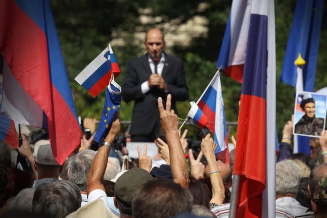 Ustanovna seja državnega zbora in protesti podpornikov Janeza Janše pred poslopjem parlamenta. FOTO: Voranc Vogel/Delo