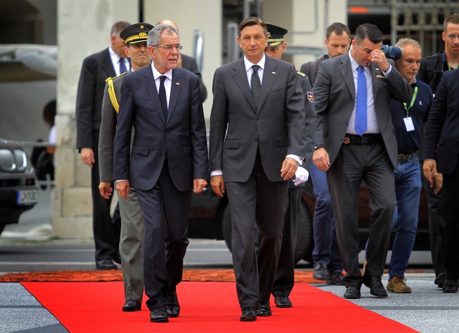 Avstrijski predsednik Alexander Van der Bellen in slovenski predsednik Borut Pahor. FOTO: Jože Suhadolnik/Delo