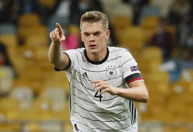 Matthias Ginter je prvi načel mrežo Ukrajincev. FOTO: Gleb Garanich/Reuters