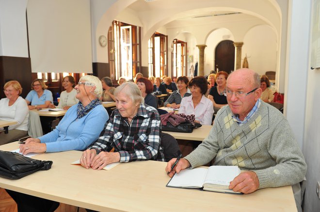 Na Slovenski univerzi za tretje življenjsko obdobje je v šolskem letu pred koronavirusom delovalo 1231 učnih skupin. FOTO: Peter Irman/SUTŽO