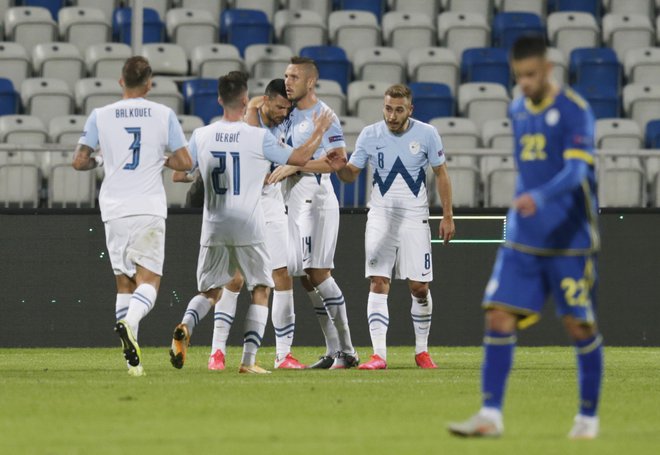 Slovenski nogometaši so po zaslugi gola Haris Vučkića z 1:0 premagali igralce Kosova. FOTO: Florion Goga/Reuters