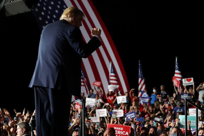 Ameriški predsednik Donald Trump na Floridi. FOTO: Jonathan Ernst/Reuters