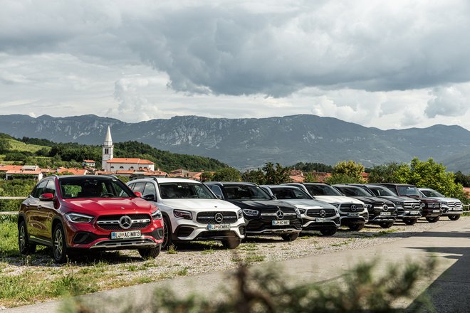 Mercedes-Benz ima najmlajšo modelno paleto na trgu in največji izbor športnih terenskih vozil. Od kompaktnega GLA do klenega terenca razred G, od športnih modelov AMG do povsem električnega EQC. FOTO: Žiga Intihar