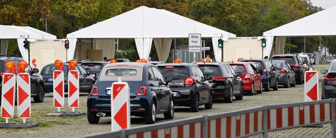 Testiranja na okužbe v Stuttgartu. FOTO: Thomas Kienzle/AFP