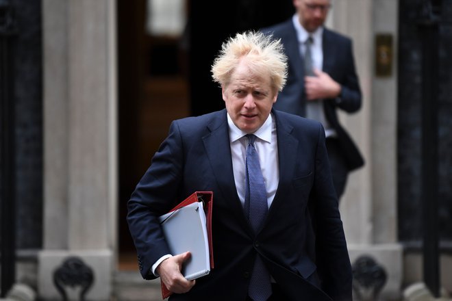 Britanski premier Boris Johnson se je včeraj po telefonu slišal s predsednico evropske komisije Ursulo von der Leyen, s katero sta govorila o napredku v pogajanjih. Foto Daniel Leal-Olivas/AFP