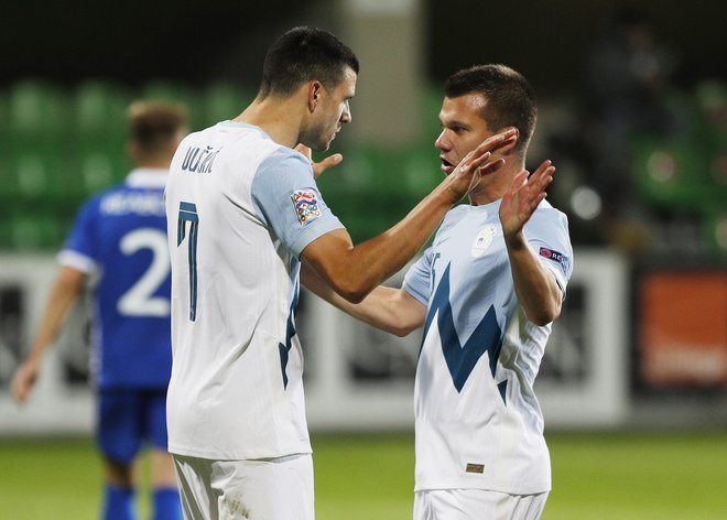 Haris Vučkić je zaznamoval nogometni oktober v slovenski majici z državnim grbom, pri tem pa je imel pomoč odličnega asistenta Damjana Boharja. FOTO: Stringer/Reuters