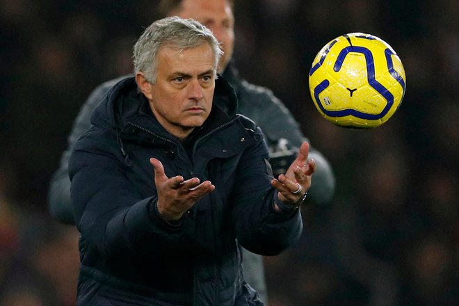 Jose Mourinho je z besedami omrežil Lionela Messija, ne pa tudi njegovega očeta Joseja. FOTO: Adrian Dennis/AFP