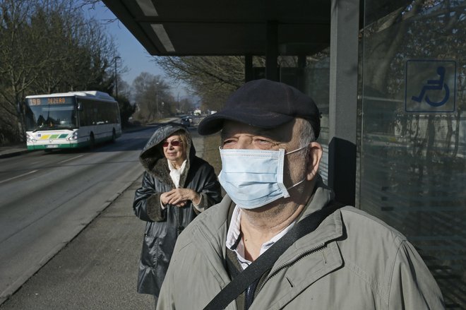 14-dnevna incidenca aktivnih okužb na 100.000 prebivalcev je presegla število 140 že skoraj na celotnem območju Slovenije. FOTO: Blaž Samec/Delo