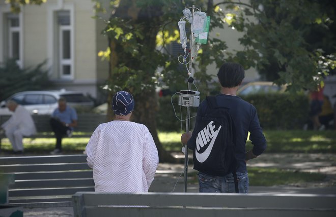 Ministrstvo za zdravje podpira razvoj nove tehnike celičnega zdravljenja CAR-T v hematologiji in onkologiji. FOTO: Blaž Samec/Delo