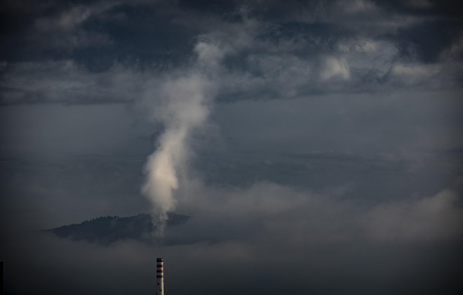 Države naj za okrevanje in za zdravje odpravijo rabo fosilnih goriv. FOTO: Voranc Vogel/Delo