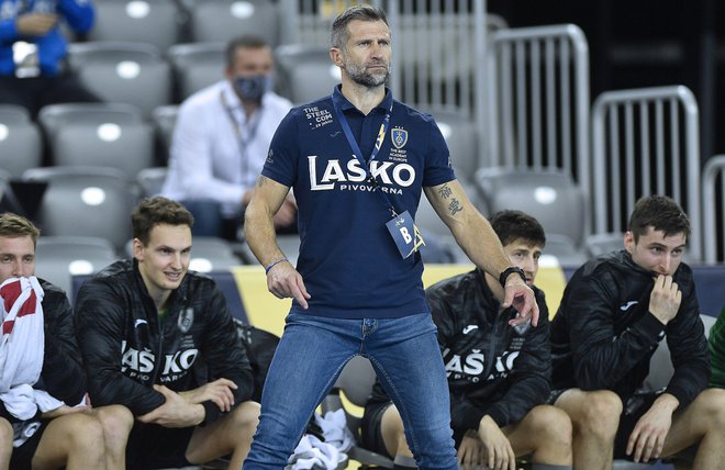 Tomaž Ocvirk je čustveno spremljal tekmo v Zagrebu. FOTO:&nbsp;Damir Krajac/Cropix