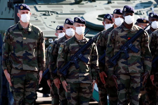 Naložbe v obrambo so za Nato pogoj za verodostojno odvračalno-obrambno držo in nadaljevanje mednarodnih operacij. Na fotografiji francoski vojaki, stacionirani v Litvi. FOTO: Ints Kalnins/Reuters