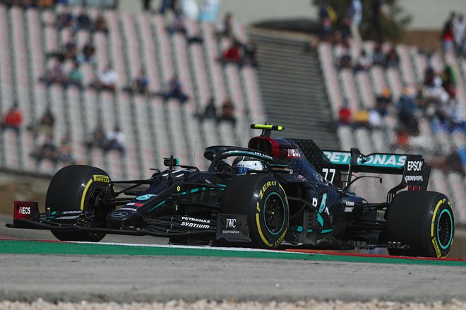 Valtteri Bottas je odločno začel konec tedna v Portimau. FOTO: Jose Sena Goulao/AFP