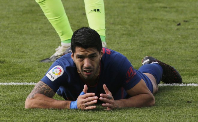 Luis Suarez nima sreče niti z Bayernom niti na gostovanjih. FOTO: Miguel Vidal/Reuters